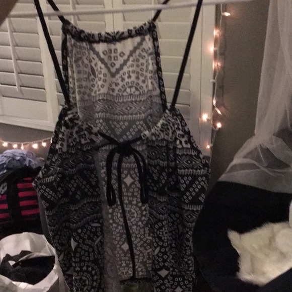 Open back w/tie b&w top!!💌 - Picture 1 of 4